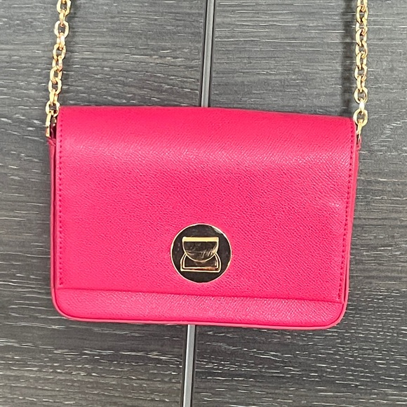 le chateau Handbags - Fuchsia pebbled Bag